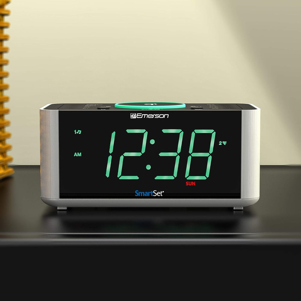 Emerson SmartSet Wireless Charging Dual Alarm Clock Radio with PLL FM, 10 Wat...